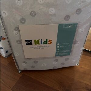 The Big One Kids Flannel Sheet Set - Gray Smiley Face